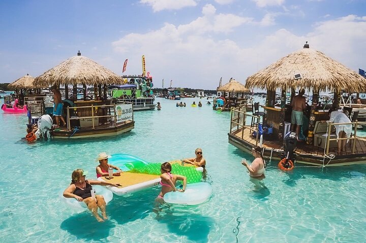Profitez d'une aventure de 3 heures en bateau Tiki pleine de plaisir jusqu'à l'île au Crabe à Destin, en Floride, photo 8 | wizardtrip