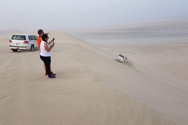 Erleben Sie eine aufregende Wüstensafari in Doha, Katar, mit Dune Bashing, Kamelritten und einem Besuch des Binnenmeeres, Foto 15 | wizardtrip