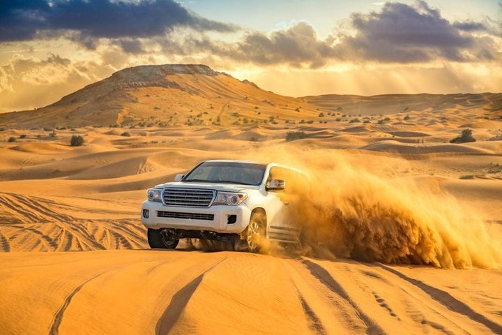 Doha: Halbtägige Wüstensafari | Kamelreiten | ATV | Sandboarding | wizardtrip
