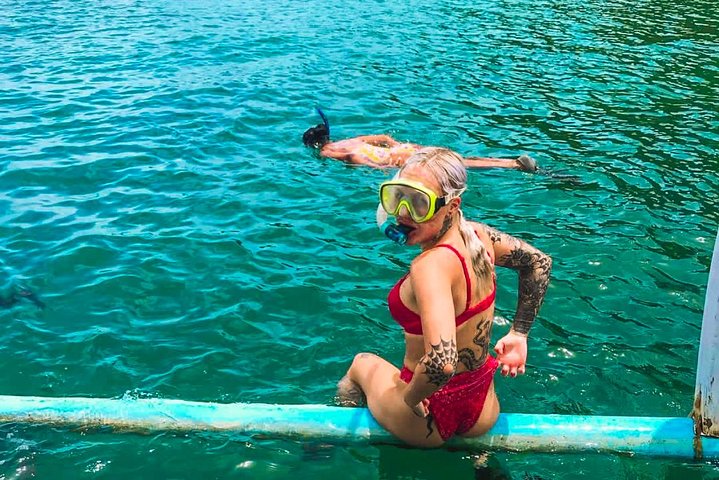 Snorklingsäventyr i det klara vattnet vid Balis Blue Lagoon Beach med livligt marint liv, foto 17 | wizardtrip