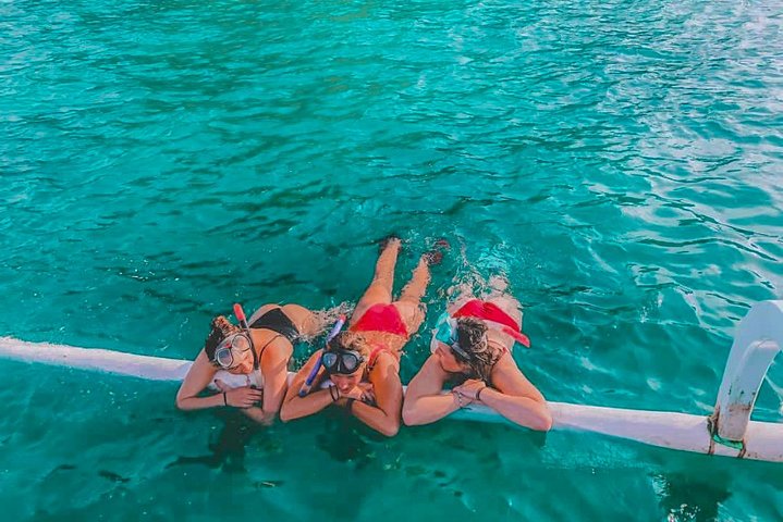 Snorklingsäventyr i det klara vattnet vid Balis Blue Lagoon Beach med livligt marint liv, foto 18 | wizardtrip