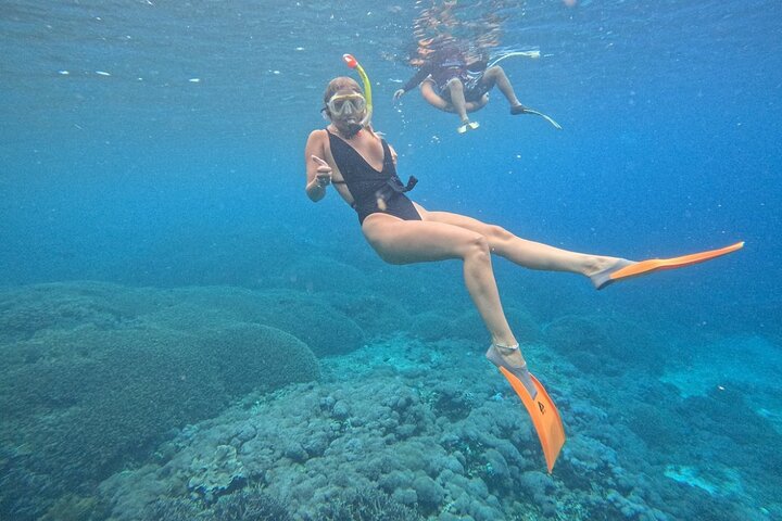 Snorklingsäventyr i det klara vattnet vid Balis Blue Lagoon Beach med livligt marint liv, foto 43 | wizardtrip