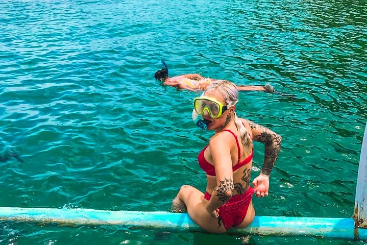 Aventura de snorkel en la playa Blue Lagoon de Bali, explorando arrecifes de coral y vida marina, foto 19 | wizardtrip