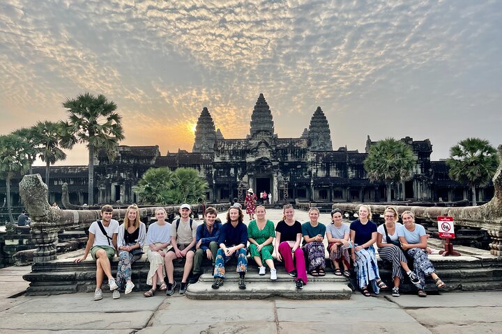 Soloppgang over Angkor Wat-tempelkomplekset i Siem Reap, Kambodsja, med eldgamle ruiner og jungel, foto 8 | wizardtrip