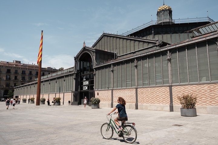 A scenic bike tour through Barcelona's historic streets and along its beautiful coastline, photo 7 | wizardtrip