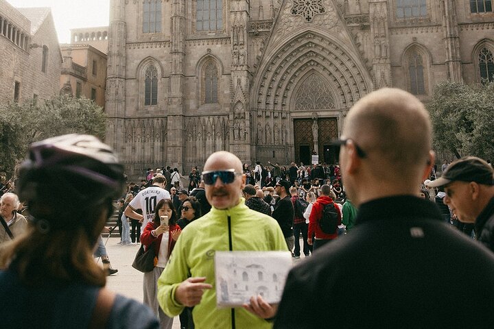A scenic bike tour through Barcelona's historic streets and along its beautiful coastline, photo 8 | wizardtrip