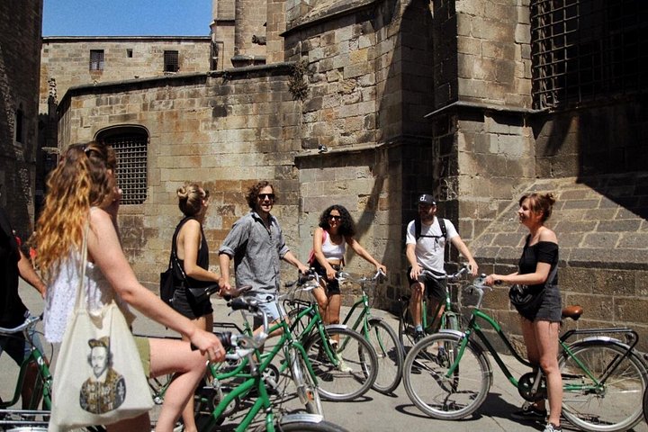 A scenic bike tour through Barcelona's historic streets and along its beautiful coastline, photo 19 | wizardtrip