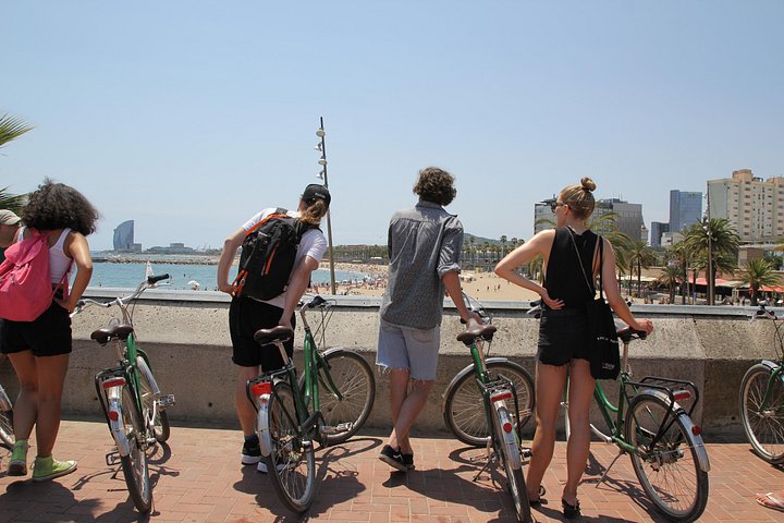 A scenic bike tour through Barcelona's historic streets and along its beautiful coastline, photo 26 | wizardtrip