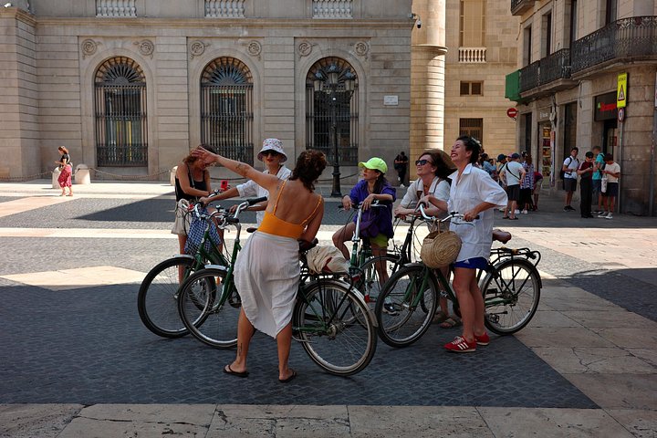 A scenic bike tour through Barcelona's historic streets and along its beautiful coastline, photo 27 | wizardtrip