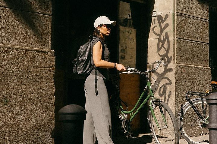 A scenic bike tour through Barcelona's historic streets and along its beautiful coastline, photo 33 | wizardtrip