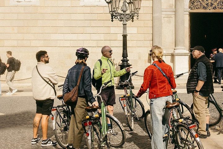 A scenic bike tour through Barcelona's historic streets and along its beautiful coastline, photo 35 | wizardtrip