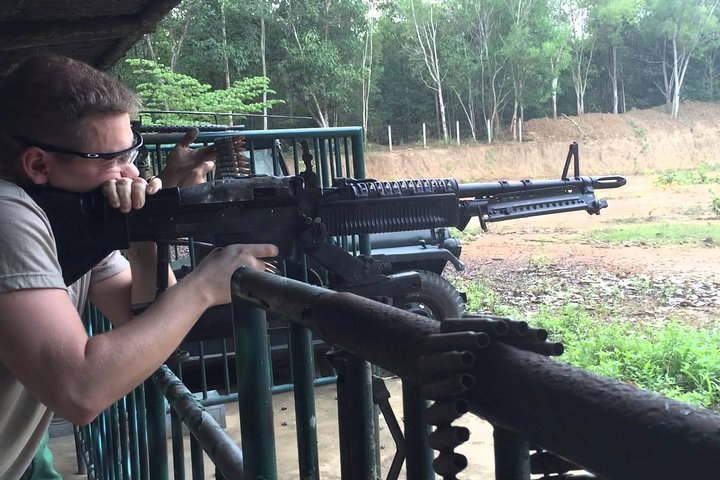 Halve daagse Cu Chi Tunnels Tour: Ochtend of Middag | wizardtrip