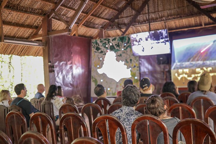 Utforska de historiska Cu Chi-tunnlarna, ett vidsträckt underjordiskt nätverk som användes under Vietnamkriget, nära Ho Chi Minh-staden, foto 17 | wizardtrip