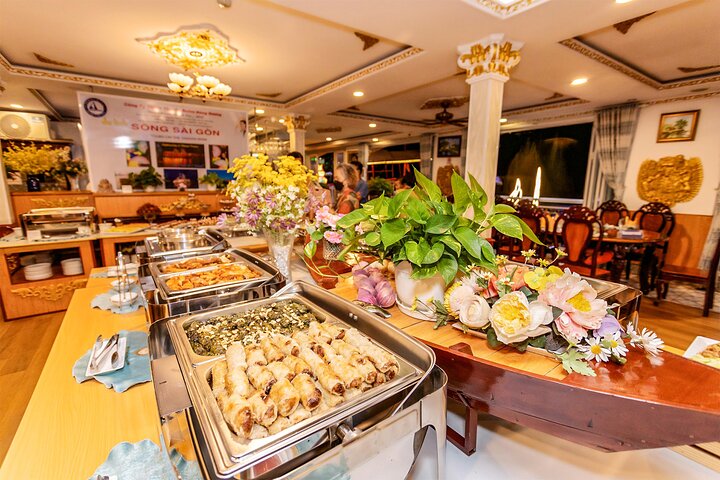 Nyd et naturskønt middagscruise på Saigon-floden i Ho Chi Minh City om natten, foto 16 | wizardtrip