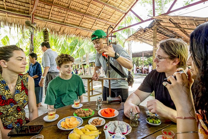 A scenic boat tour through the lush Mekong Delta canals, showcasing local life and tropical landscapes, photo 7 | wizardtrip