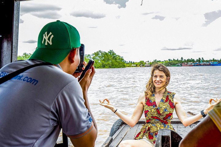 A scenic boat tour through the lush Mekong Delta canals, showcasing local life and tropical landscapes, photo 18 | wizardtrip