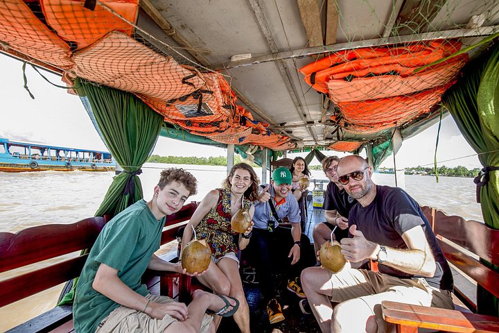 A scenic boat tour through the lush Mekong Delta canals, showcasing local life and tropical landscapes, photo 23 | wizardtrip