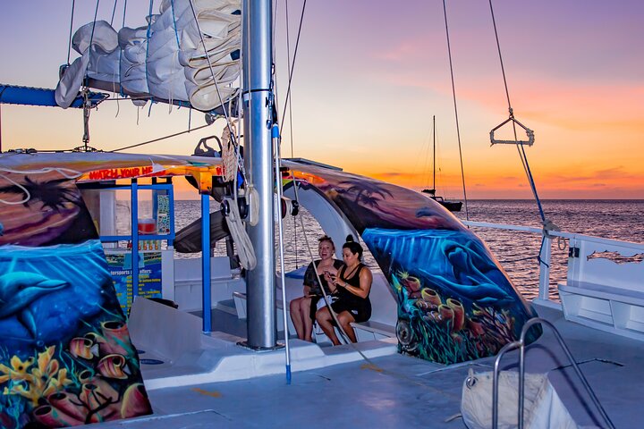 Sunset catamaran cruise in Aruba with swimming and open bar, photo 4 | wizardtrip