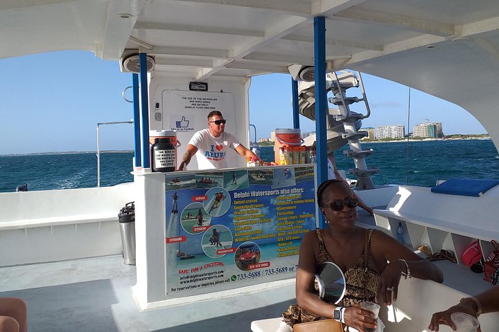 Sunset catamaran cruise in Aruba with swimming and open bar, photo 11 | wizardtrip