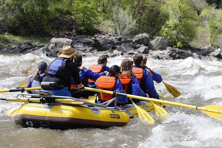 Beleef een spannende halve dag rafting op de Colorado River in Glenwood Springs, met stroomversnellingen en canyonuitzichten, foto 7 | wizardtrip