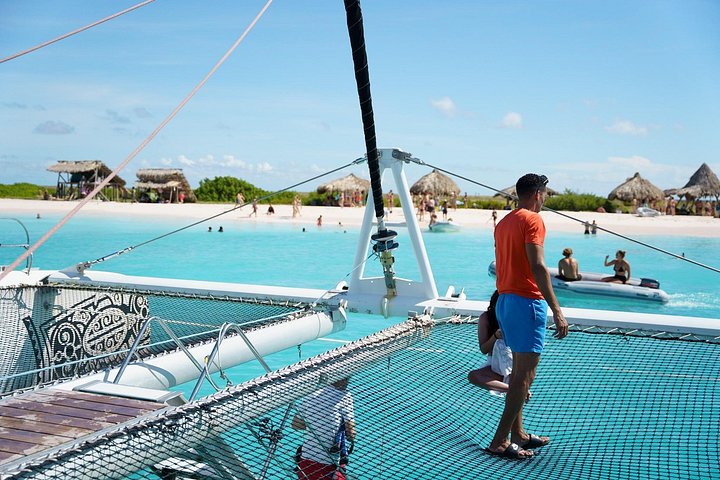 Day trip to Klein Curacao with catamaran cruise, snorkeling, BBQ lunch, and open bar, photo 4 | wizardtrip