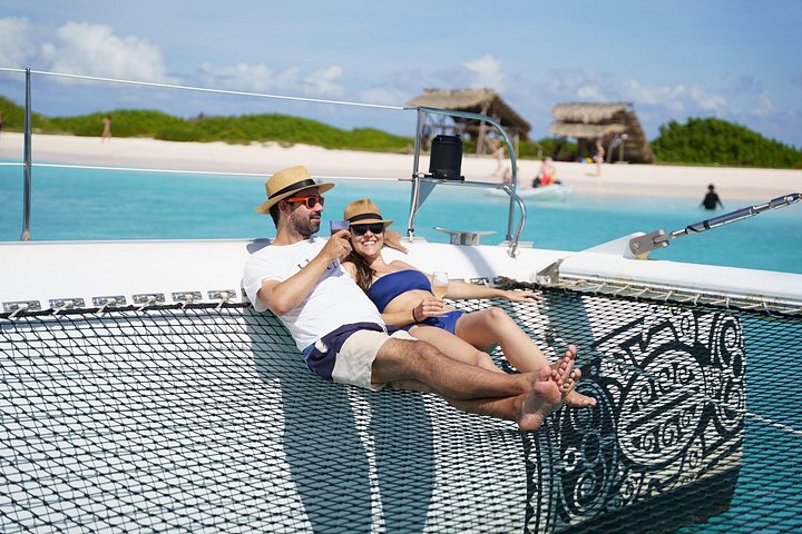 Day trip to Klein Curacao with catamaran cruise, snorkeling, BBQ lunch, and open bar, photo 12 | wizardtrip