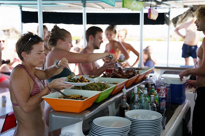 Day trip to Klein Curacao with catamaran cruise, snorkeling, BBQ lunch, and open bar, photo 13 | wizardtrip