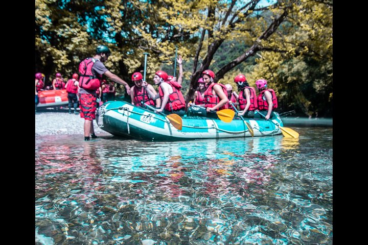 Prova un'emozionante attività di rafting sulle acque pulite del fiume Voidomatis a Zagori, Grecia, foto 7 | wizardtrip