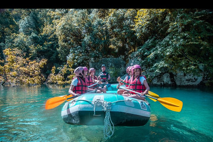 Prova un'emozionante attività di rafting sulle acque pulite del fiume Voidomatis a Zagori, Grecia, foto 8 | wizardtrip