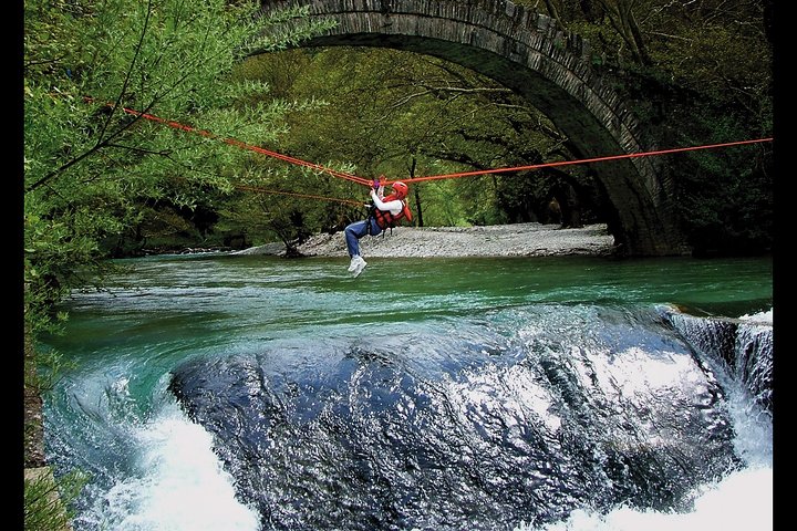 Prova un'emozionante attività di rafting sulle acque pulite del fiume Voidomatis a Zagori, Grecia, foto 10 | wizardtrip