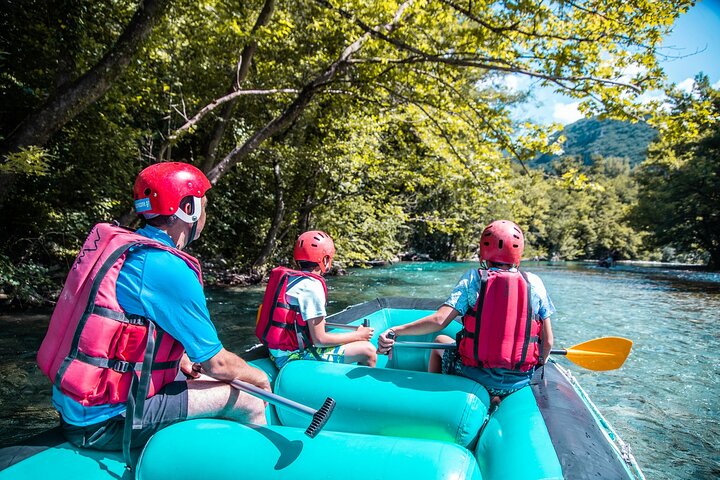 Prova un'emozionante attività di rafting sulle acque pulite del fiume Voidomatis a Zagori, Grecia, foto 12 | wizardtrip