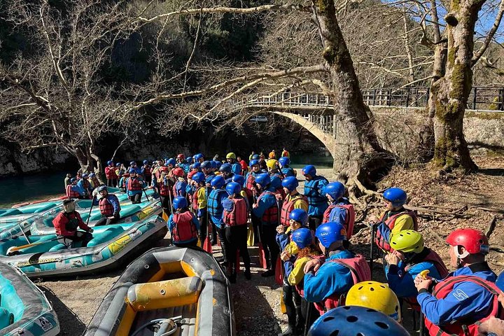 Prova un'emozionante attività di rafting sulle acque pulite del fiume Voidomatis a Zagori, Grecia, foto 13 | wizardtrip