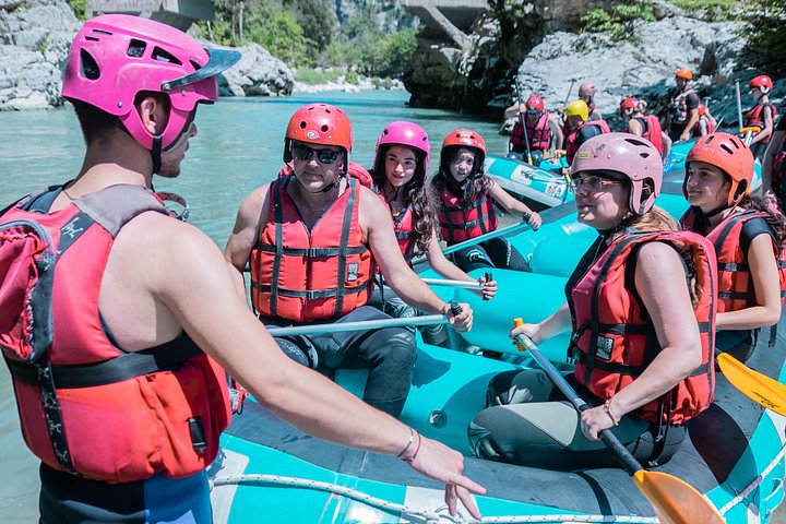 Avventura di rafting sulle rapide del fiume Arachthos in Grecia, con il Ponte di Plaka e una gola panoramica, foto 7 | wizardtrip