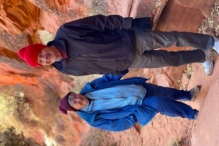 Guidad liten gruppvandring genom den fantastiska Peek-a-Boo Slot Canyon nära Kanab, Utah, foto 7 | wizardtrip