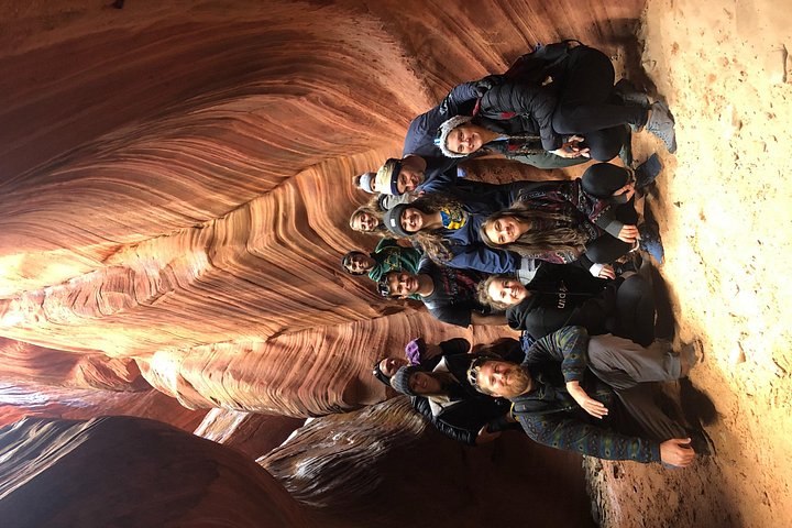 Guidad liten gruppvandring genom den fantastiska Peek-a-Boo Slot Canyon nära Kanab, Utah, foto 8 | wizardtrip