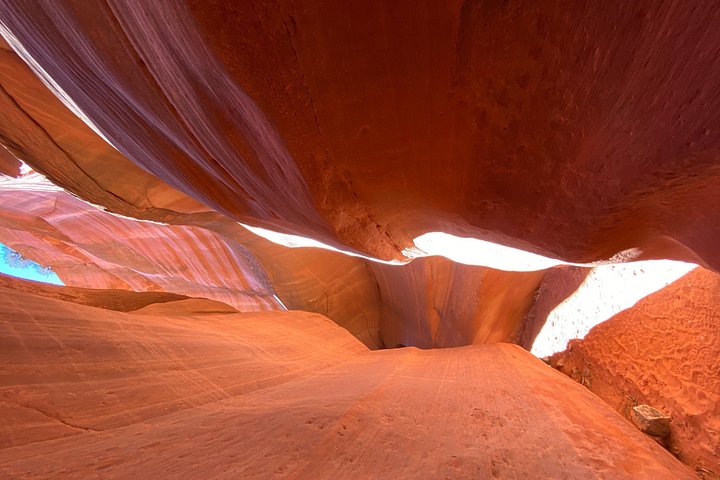 Guidad liten gruppvandring genom den fantastiska Peek-a-Boo Slot Canyon nära Kanab, Utah, foto 12 | wizardtrip