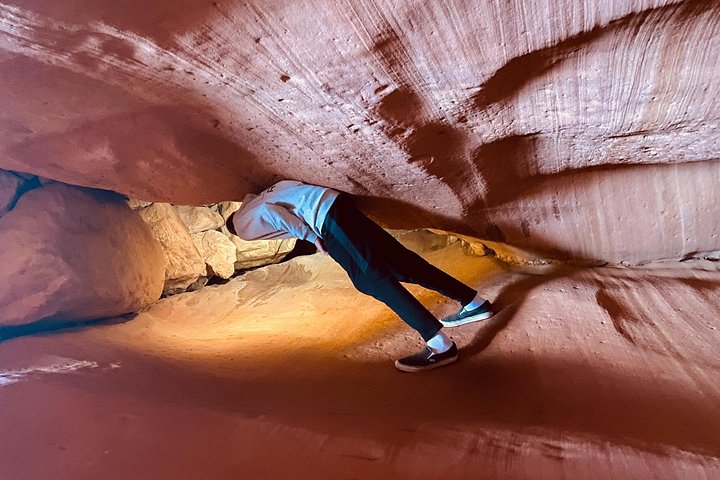 Guidad liten gruppvandring genom den fantastiska Peek-a-Boo Slot Canyon nära Kanab, Utah, foto 13 | wizardtrip