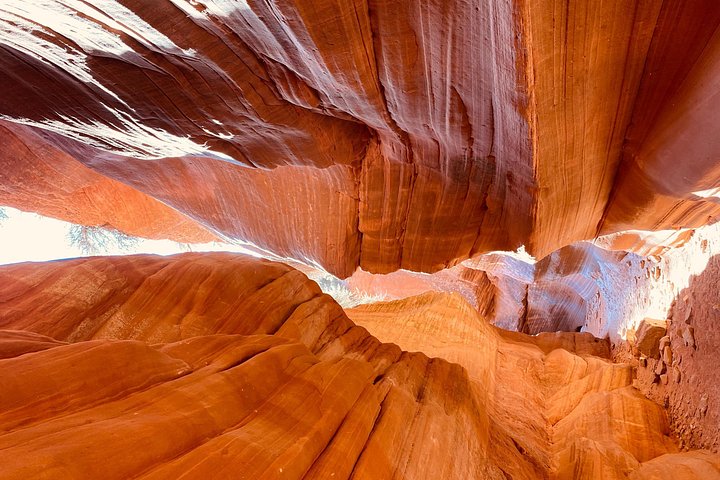 Guidad liten gruppvandring genom den fantastiska Peek-a-Boo Slot Canyon nära Kanab, Utah, foto 15 | wizardtrip