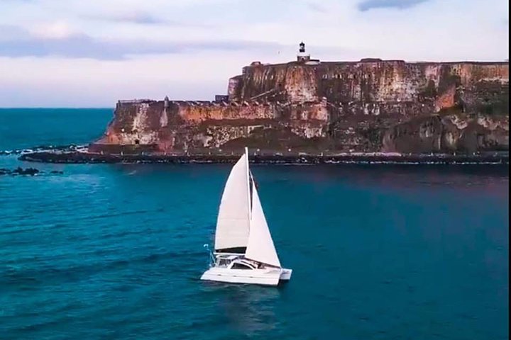Profitez d'une croisière au coucher du soleil en catamaran dans la baie de San Juan, Porto Rico, avec boissons offertes, photo 6 | wizardtrip