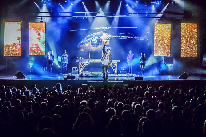 Erleben Sie die Magie von Rezas Edge of Illusion Show in Branson, USA, Foto 12 | wizardtrip