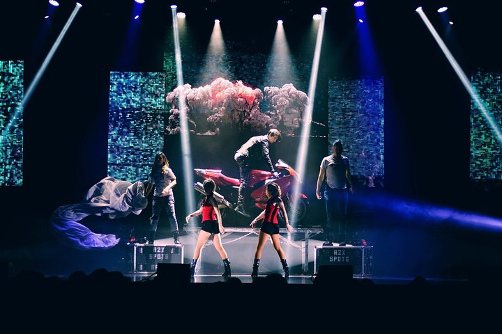 Erleben Sie die Magie von Rezas Edge of Illusion Show in Branson, USA, Foto 13 | wizardtrip