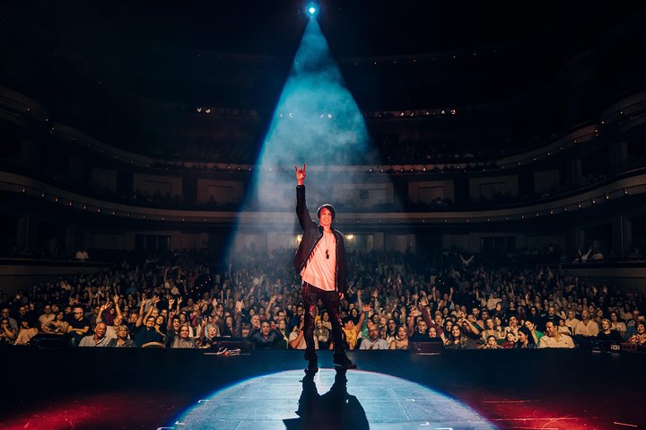 Erleben Sie die Magie von Rezas Edge of Illusion Show in Branson, USA, Foto 15 | wizardtrip