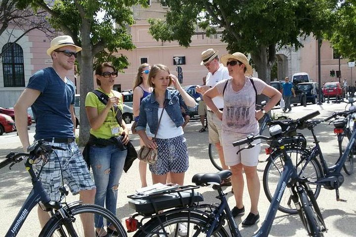 Tour guidé en vélo électrique à travers les rues historiques et les points de vue de Cagliari, Italie, photo 7 | wizardtrip