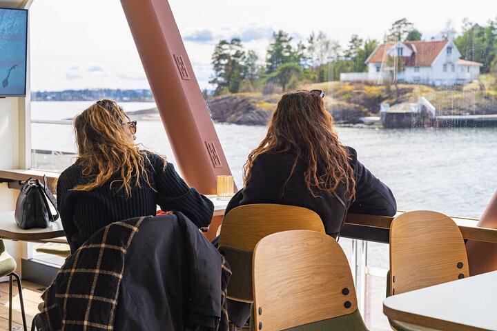 Stille bådtur på Oslofjorden, Norge, med vartegn og natur, foto 10 | wizardtrip