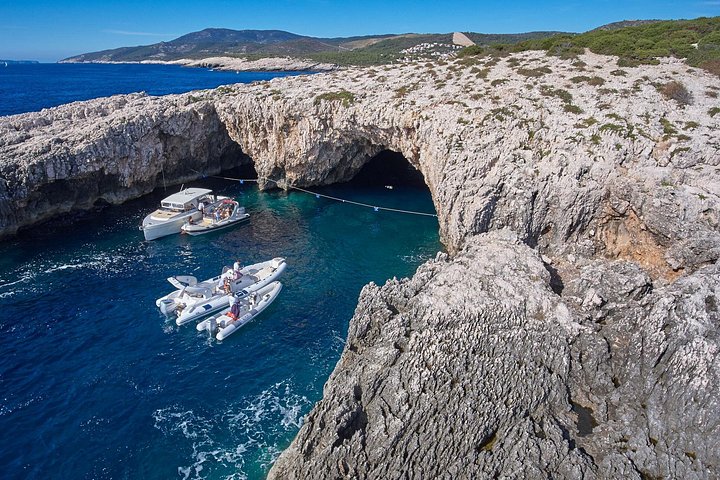 Excursion en hors-bord vers la Grotte Bleue et les îles Pakleni depuis Hvar, Croatie, photo 6 | wizardtrip