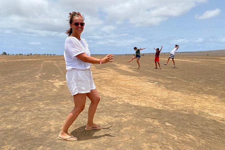 Passeio de meio dia pelas atrações naturais da Ilha do Sal, incluindo Baía dos Tubarões, Olho Azul e Lagoa de Sal, foto 13 | wizardtrip