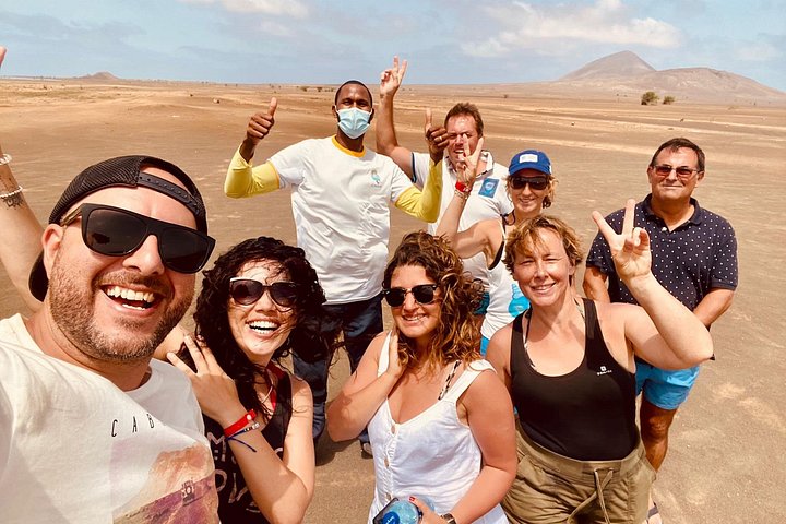 Passeio de meio dia pelas atrações naturais da Ilha do Sal, incluindo Baía dos Tubarões, Olho Azul e Lagoa de Sal, foto 18 | wizardtrip