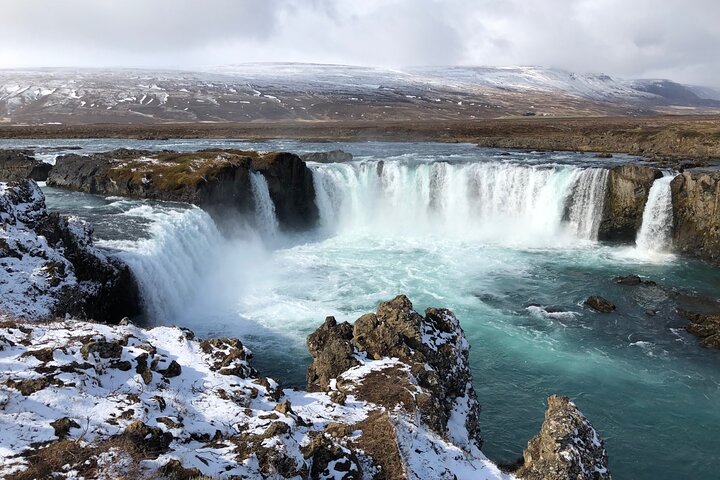 Excursion au lac Mývatn et à la cascade Goðafoss depuis le port d'Akureyri | wizardtrip