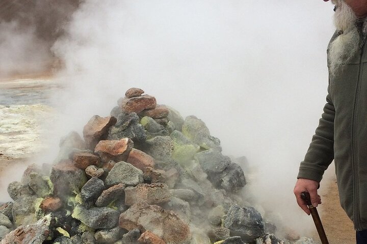 アークレイリ発のガイド付きツアーで、アイスランドのドラマチックな火山景観、滝、地熱地帯を巡りましょう、写真7 | wizardtrip