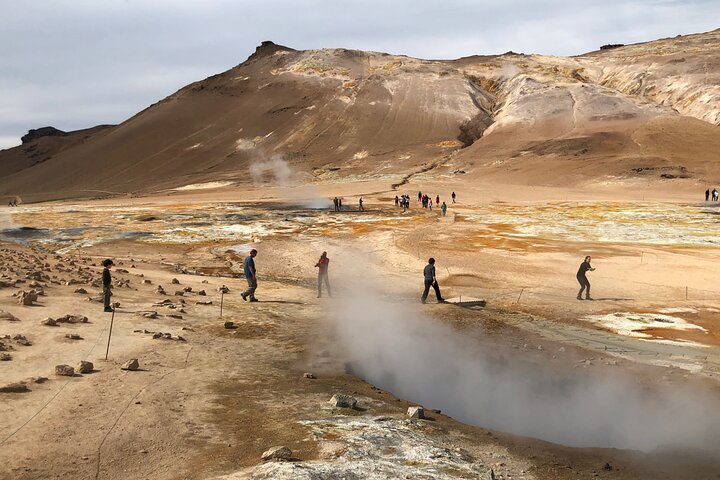 アークレイリ発のガイド付きツアーで、アイスランドのドラマチックな火山景観、滝、地熱地帯を巡りましょう、写真10 | wizardtrip